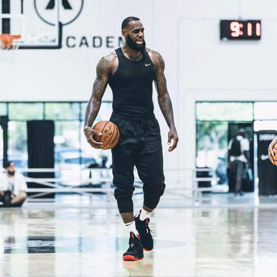 八号半空间 八号半空间